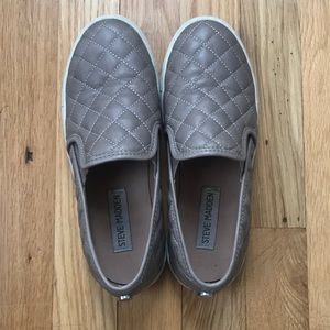 ECENTRIQ Steve Madden Sneakers In TAUPE! Size 5.5!